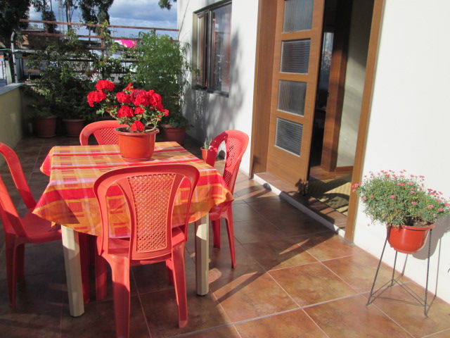 wide doors for easy access, glass panels for energy of light