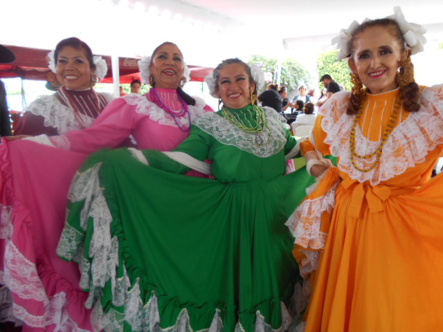 older adult folkloric dancers, Guadalajara