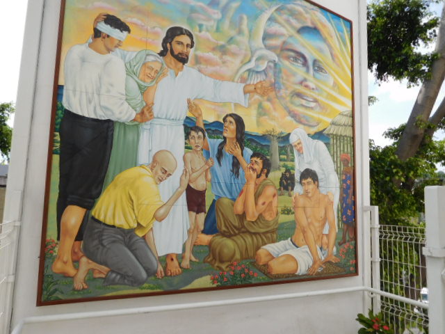 mural at entrance to Juntos Contra el Dolor