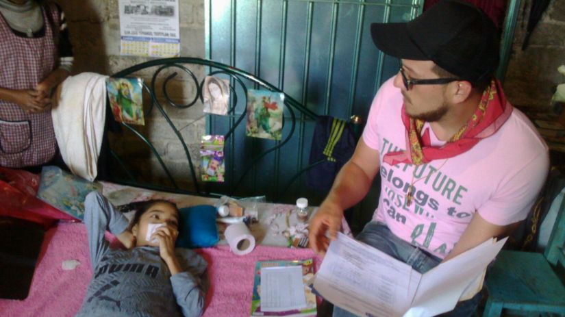 Nutritionist Jorge Gonzalez w/Young Patient